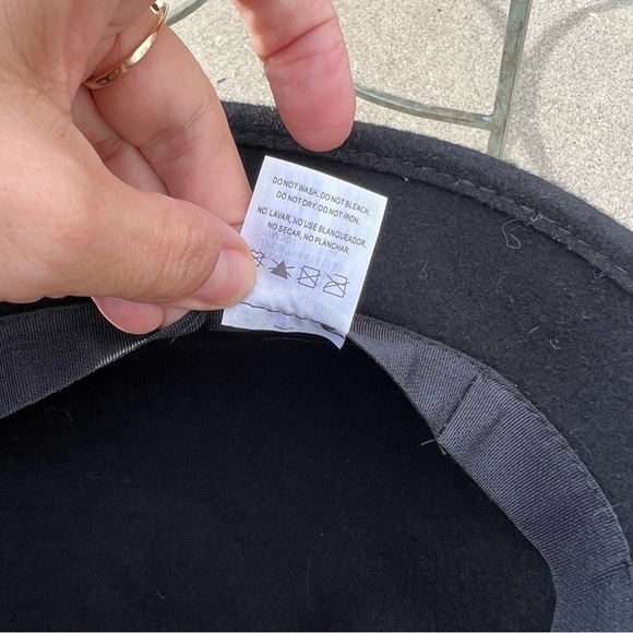 WOMEN'S black wool bucket hat with feather flower on a side one size - Picture 3 of 9